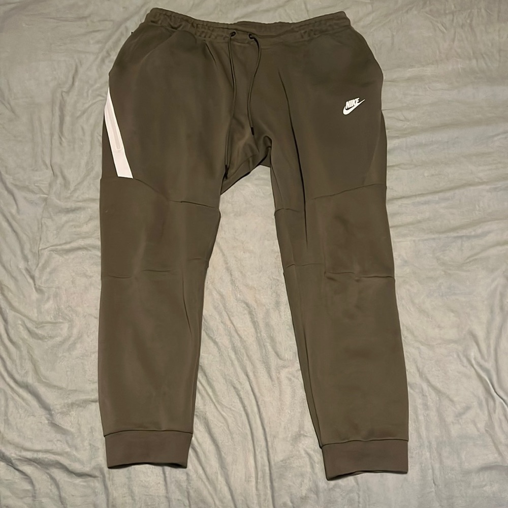 Nike Tech Fleece Joggers SIZE XXL 805162-380 Olive Green